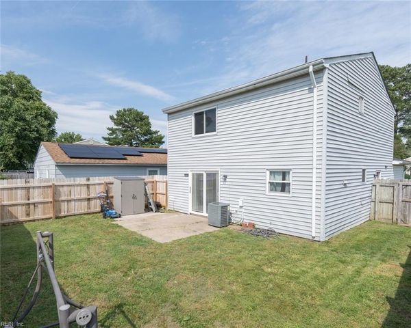 3830 Peachtree LN E, Portsmouth, VA 23703