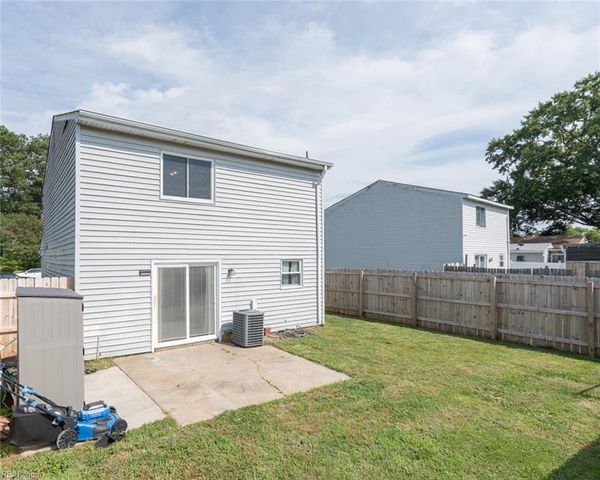 3830 Peachtree LN E, Portsmouth, VA 23703