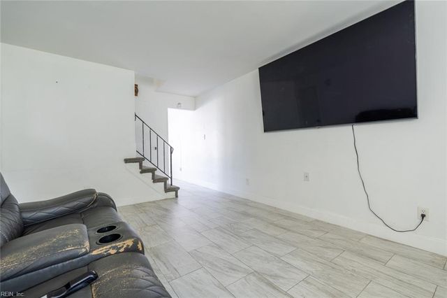 3830 Peachtree LN E, Portsmouth, VA 23703
