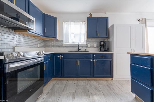 3830 Peachtree LN E, Portsmouth, VA 23703