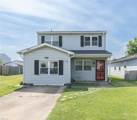 3830 Peachtree LN E, Portsmouth, VA 23703
