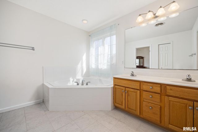 11018 N WATERTON Drive, Dunlap, IL 61525