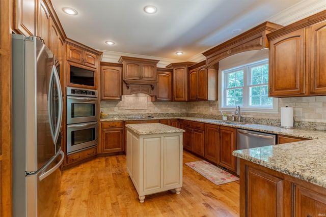 8660 Copper Creek Drive, Newburgh, IN 47630