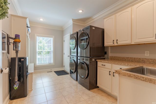 8660 Copper Creek Drive, Newburgh, IN 47630