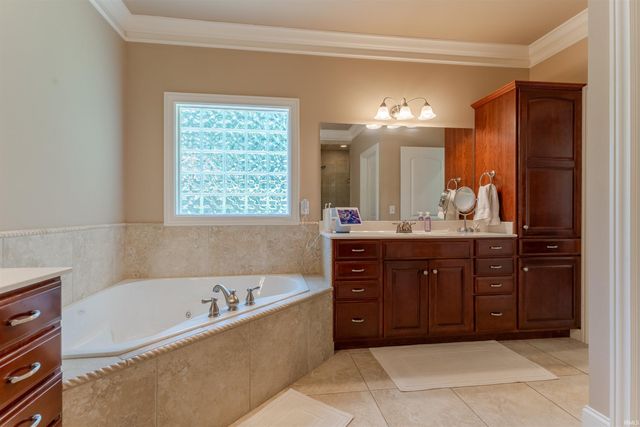 8660 Copper Creek Drive, Newburgh, IN 47630