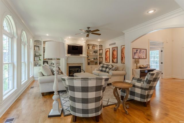 8660 Copper Creek Drive, Newburgh, IN 47630