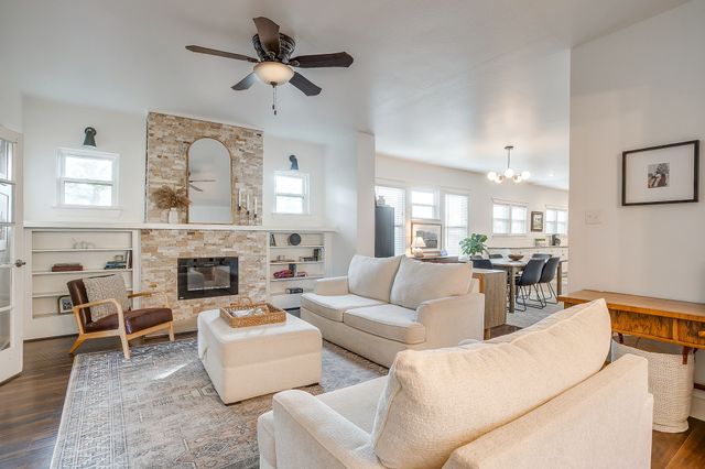2912 S Jennings Avenue S, Fort Worth, TX 76110