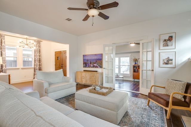2912 S Jennings Avenue S, Fort Worth, TX 76110
