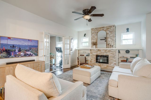 2912 S Jennings Avenue S, Fort Worth, TX 76110
