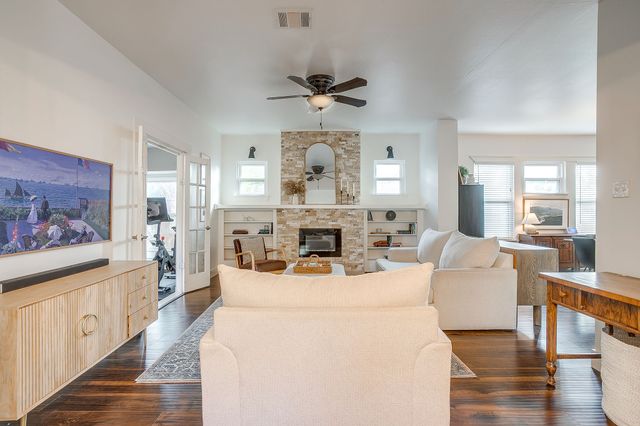 2912 S Jennings Avenue S, Fort Worth, TX 76110