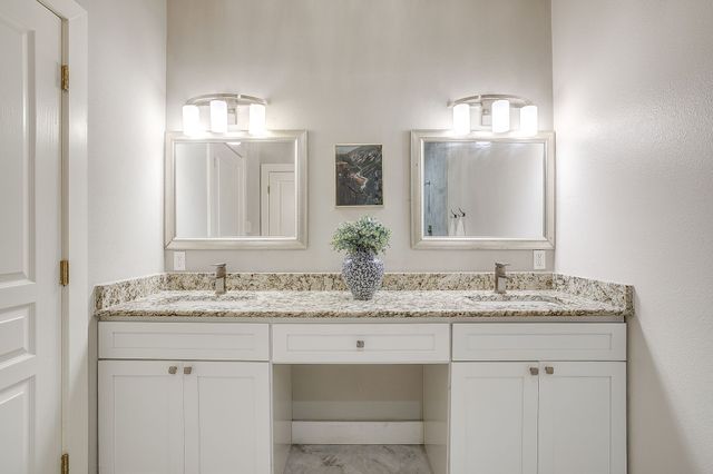 2912 S Jennings Avenue S, Fort Worth, TX 76110