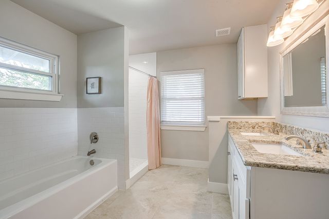 2912 S Jennings Avenue S, Fort Worth, TX 76110
