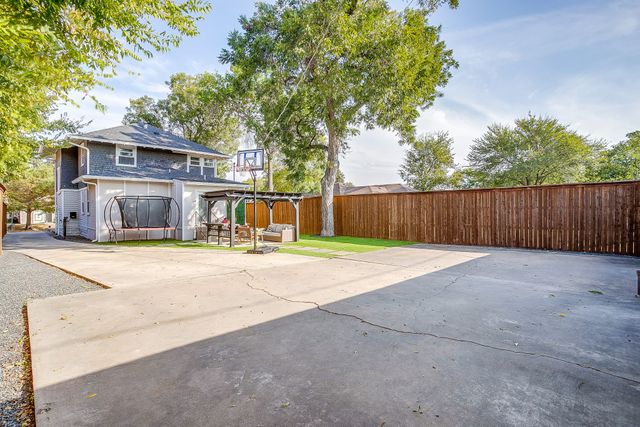 2912 S Jennings Avenue S, Fort Worth, TX 76110