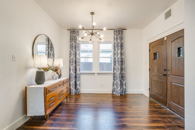 2912 S Jennings Avenue S, Fort Worth, TX 76110