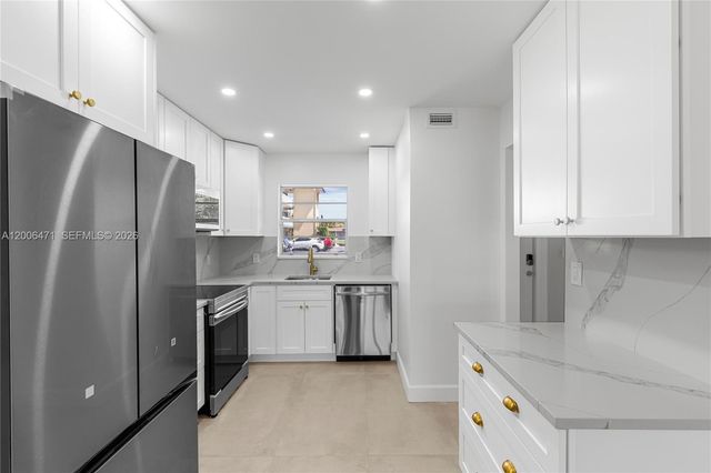 1400 NE 57th Ct 102, Fort Lauderdale, FL 33334