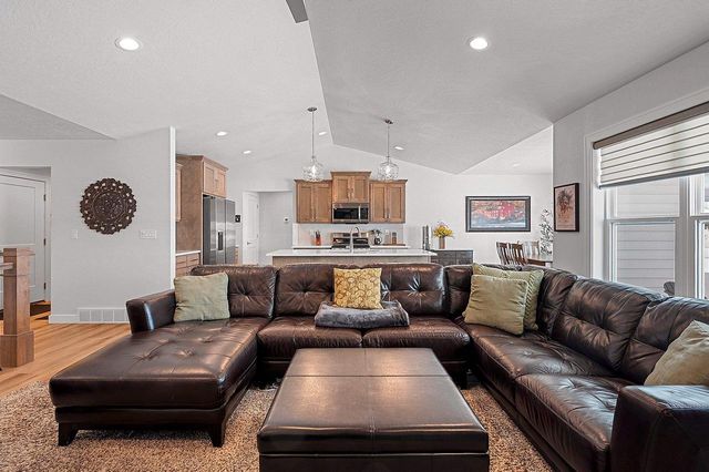 2555 WILLOW COURT, Green Bay, WI 54311