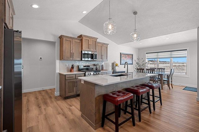 2555 WILLOW COURT, Green Bay, WI 54311