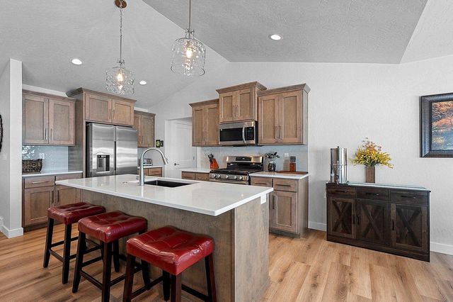 2555 WILLOW COURT, Green Bay, WI 54311