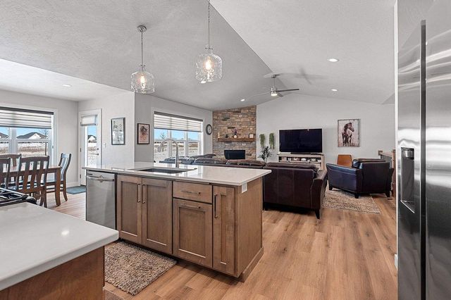 2555 WILLOW COURT, Green Bay, WI 54311