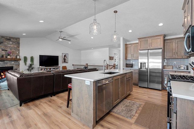 2555 WILLOW COURT, Green Bay, WI 54311