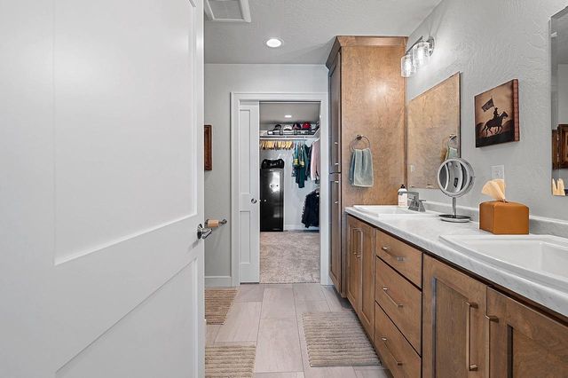 2555 WILLOW COURT, Green Bay, WI 54311