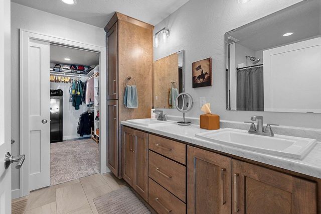 2555 WILLOW COURT, Green Bay, WI 54311