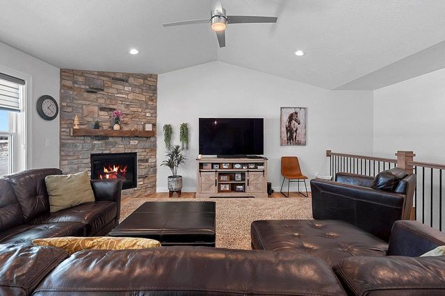 2555 WILLOW COURT, Green Bay, WI 54311