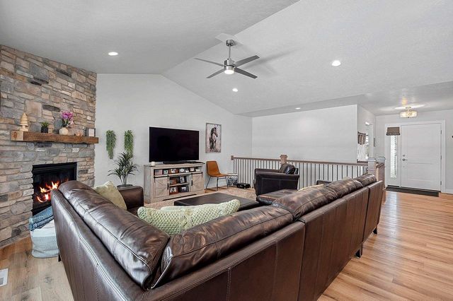 2555 WILLOW COURT, Green Bay, WI 54311