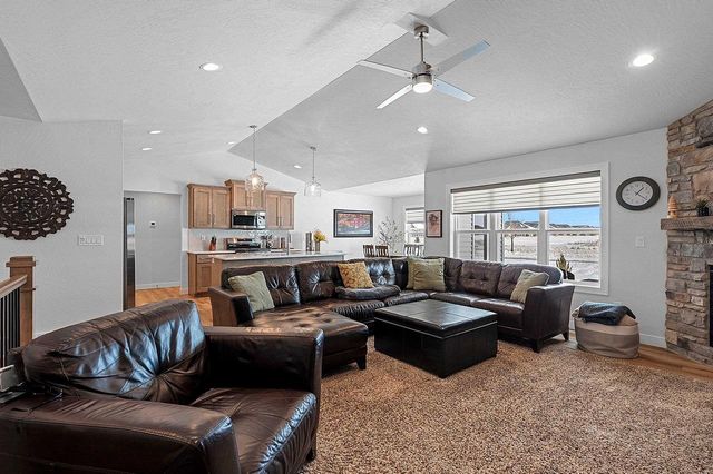 2555 WILLOW COURT, Green Bay, WI 54311