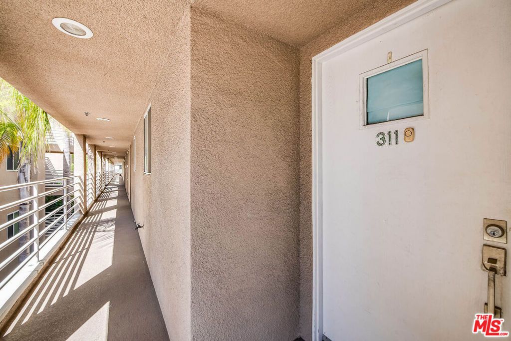 10629 Woodbridge Street 311, Toluca Lake, CA 91602 — photo 2