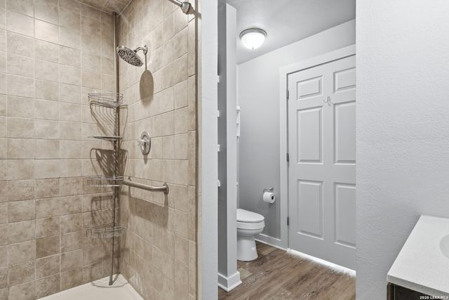600 W Park, Devine, TX 78016