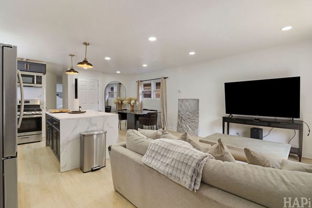 5338 W Kinzie Street, Chicago, IL 60644