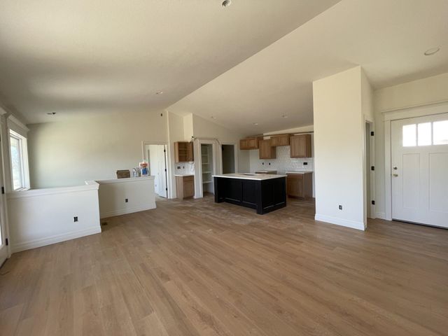 1611 E Arrowhead St, Andover, KS 67002