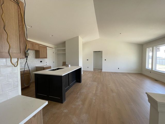 1611 E Arrowhead St, Andover, KS 67002