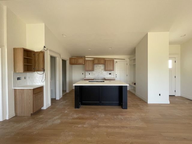 1611 E Arrowhead St, Andover, KS 67002