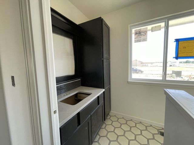 1611 E Arrowhead St, Andover, KS 67002