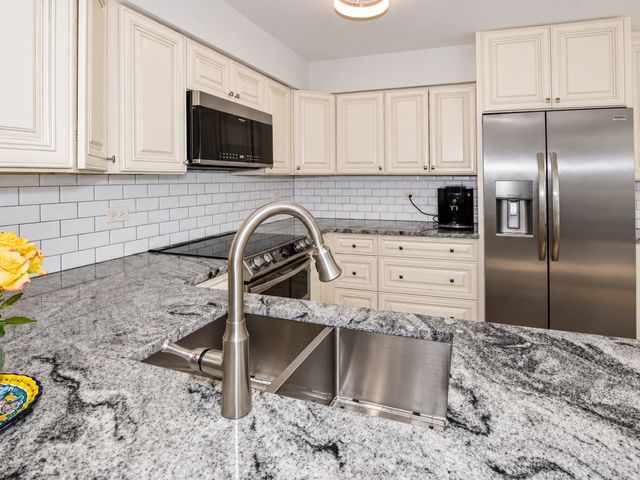4587 Olmstead Drive, Hoffman Estates, IL 60192