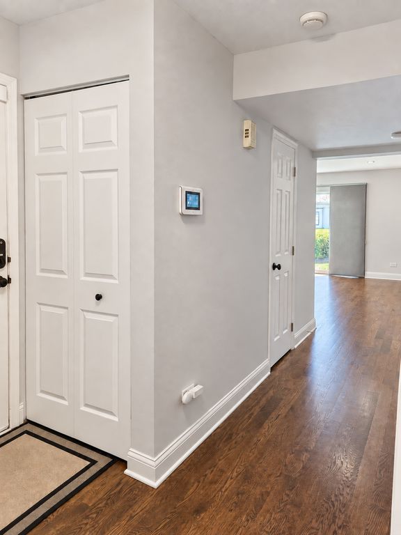 4587 Olmstead Drive, Hoffman Estates, IL 60192 — photo 3