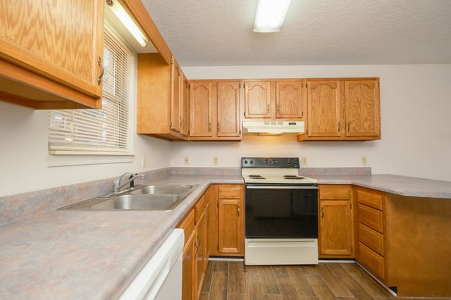 587 Baker Rd, Martin, TN 38237