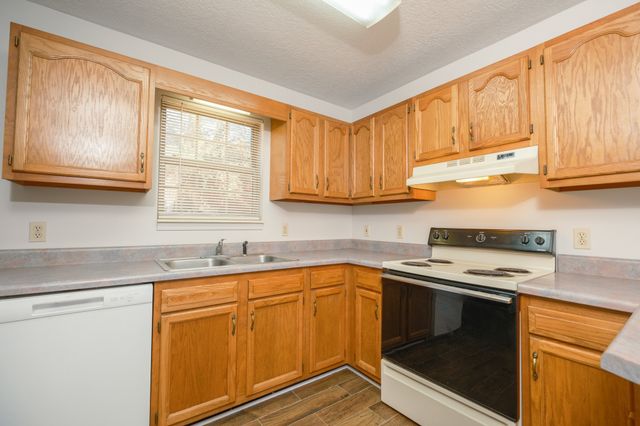 587 Baker Rd, Martin, TN 38237