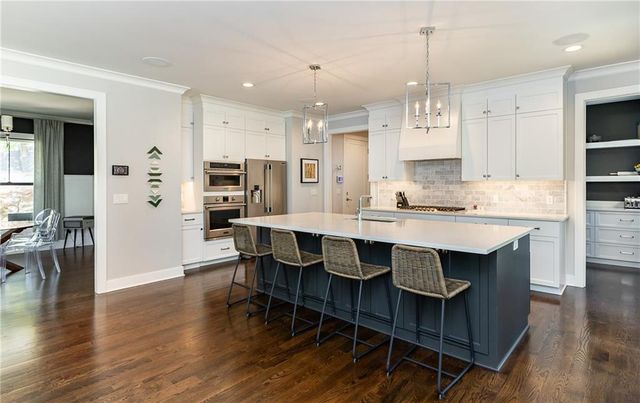 7404 Fontana Street, Prairie Village, KS 66208