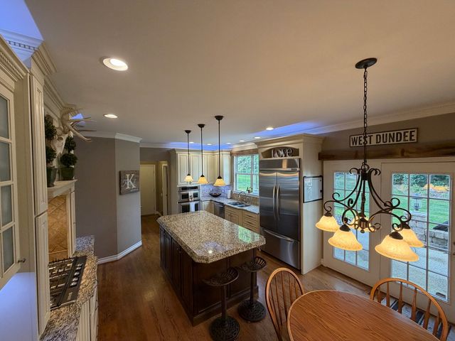 1068 Fox Path, West Dundee, IL 60118