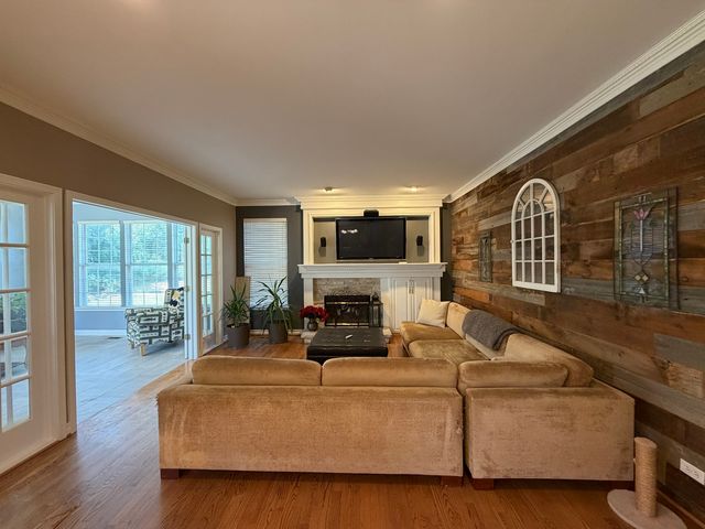 1068 Fox Path, West Dundee, IL 60118