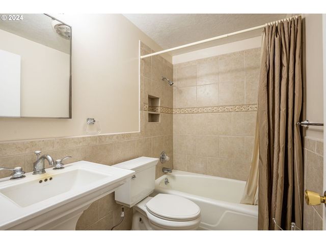 804 Ne 174TH Ave, Portland, OR 97230