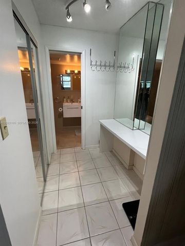 211 S Ocean Drive 204, Hollywood, FL 33019