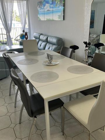 211 S Ocean Drive 204, Hollywood, FL 33019