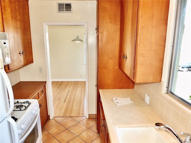 1250 E East 3rd Street 7, Long Beach, CA 90802