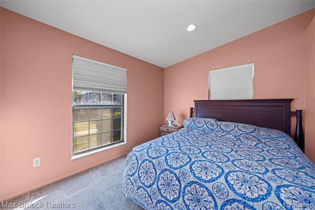 38903 Country Circle, Farmington Hills, MI 48331