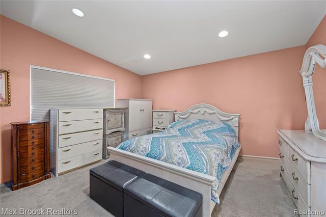 38903 Country Circle, Farmington Hills, MI 48331