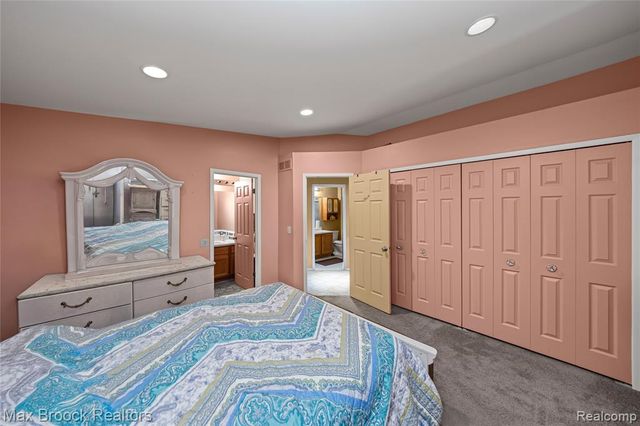 38903 Country Circle, Farmington Hills, MI 48331